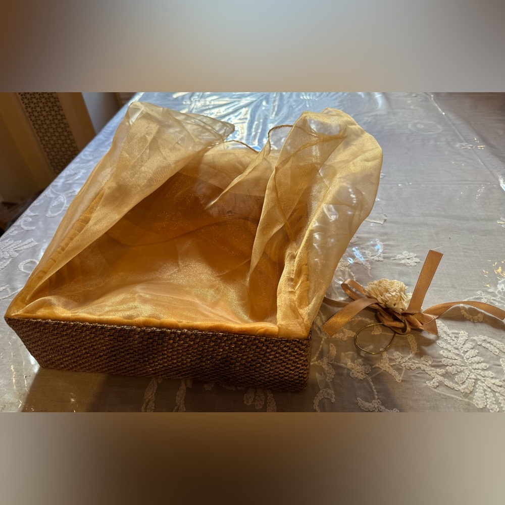 ❤️ New Elegant Box with Gold Sheer fabric cover with a Floral Accent - Picture 14 of 15
